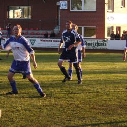 Die ehemaligen A-Jugendlichen des Jahrgangs 1987 trugen ein Nostalgie-Fußballspiel gegen die Alten Herren aus.